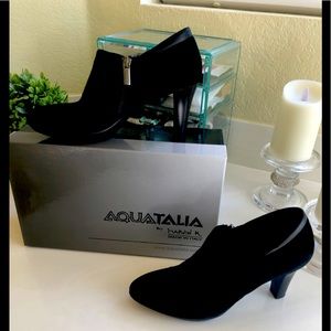 Gorgeous Aquatalua booties